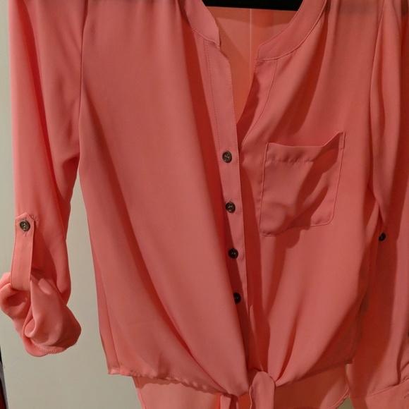 Pink blouse with tie in front - Picture 3 of 3